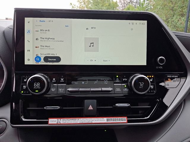 New 2025 Toyota Highlander Platinum image 16