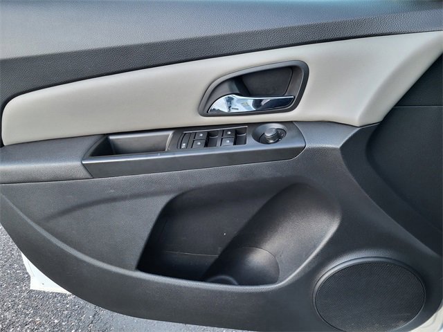 Used 2014 Chevrolet Cruze LT image 3