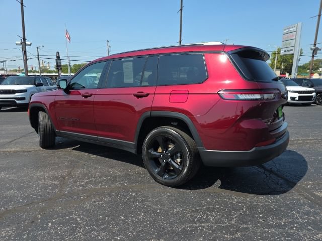 Used 2024 Jeep Grand Cherokee L Limited w/ Black Appearance Package AWD/4WD image 4