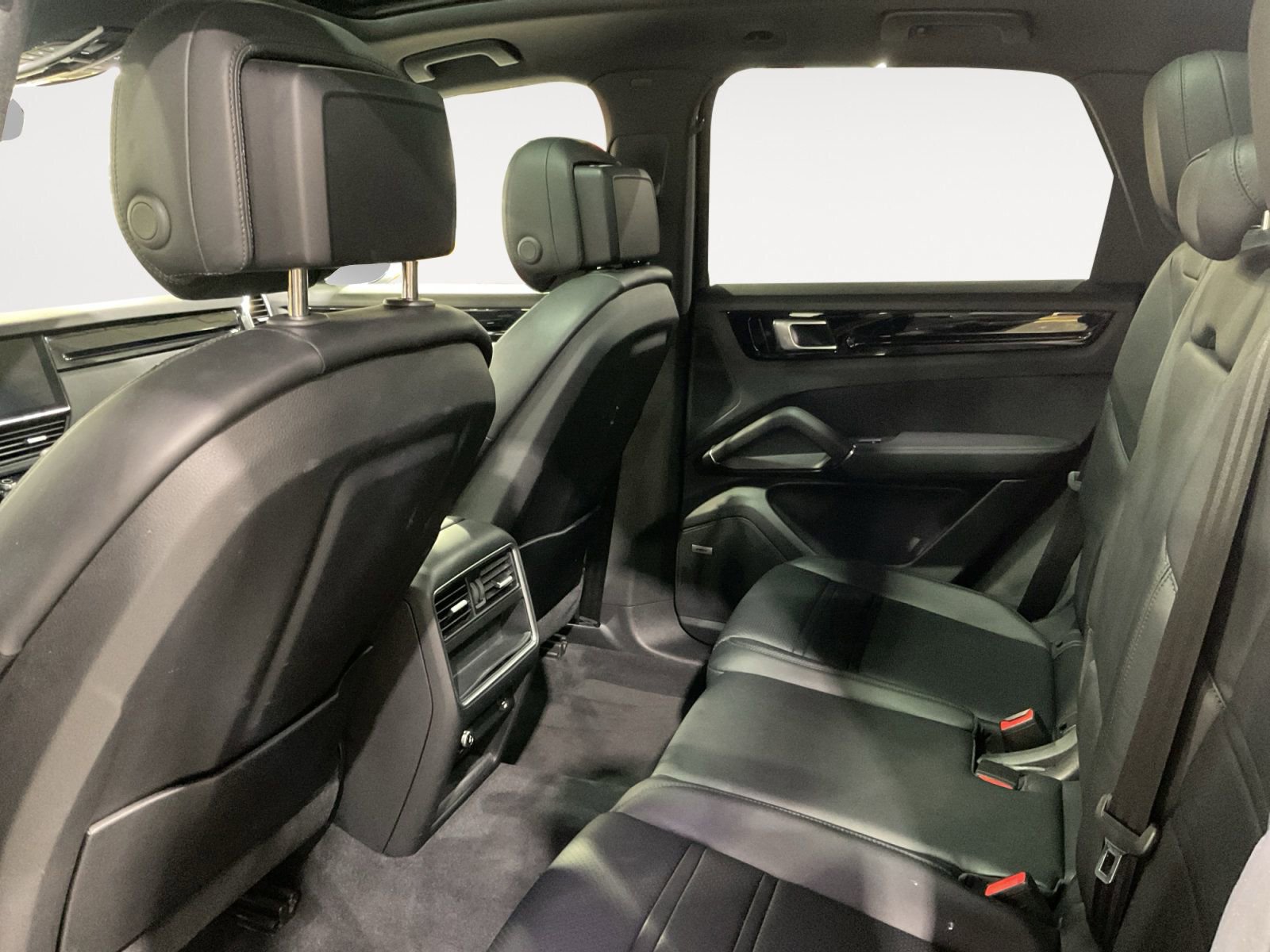 Used 2019 Porsche Cayenne Base image 11
