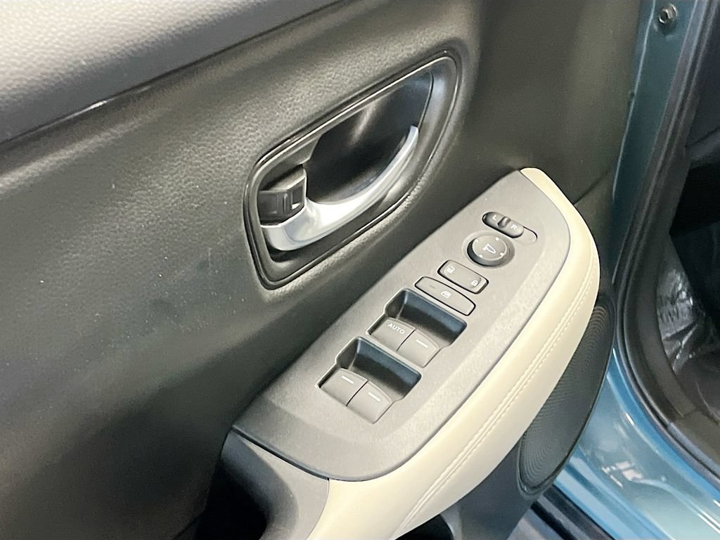 Used 2025 Honda HR-V LX image 17