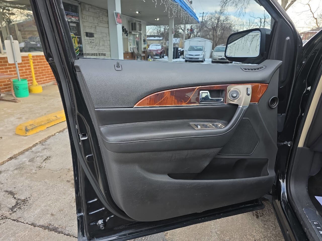 Used 2011 Lincoln MKX AWD w/ 102A Rapid Spec Order Code image 8