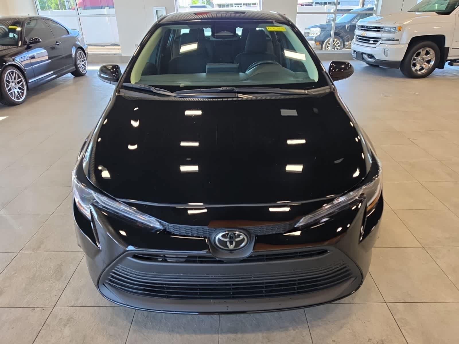Used 2024 Toyota Corolla LE FWD image 3