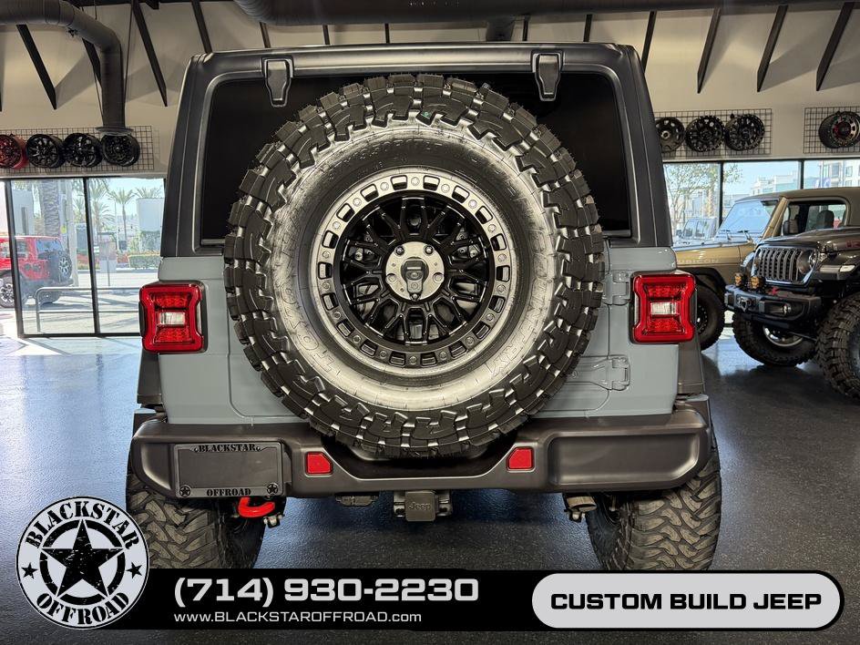 Used 2025 Jeep Wrangler Unlimited Rubicon w/ Convenience Group AWD/4WD image 11