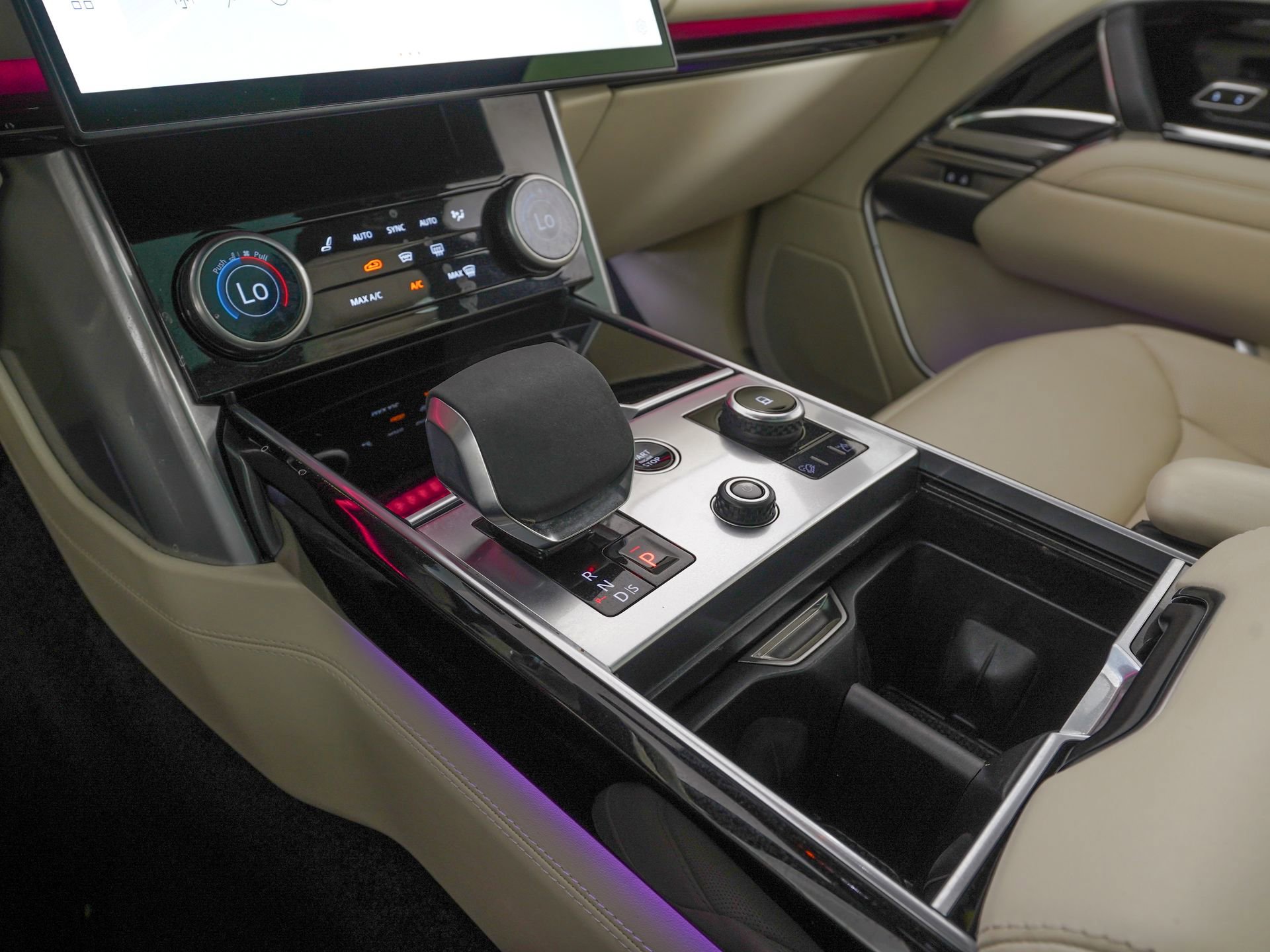 Used 2023 Land Rover Range Rover SE image 10