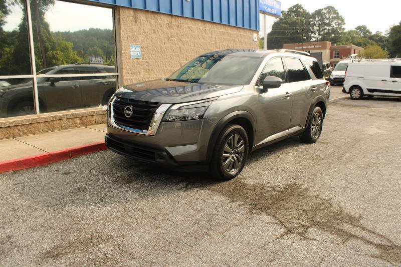 Used 2023 Nissan Pathfinder SV w/ Cargo Package FWD image 3