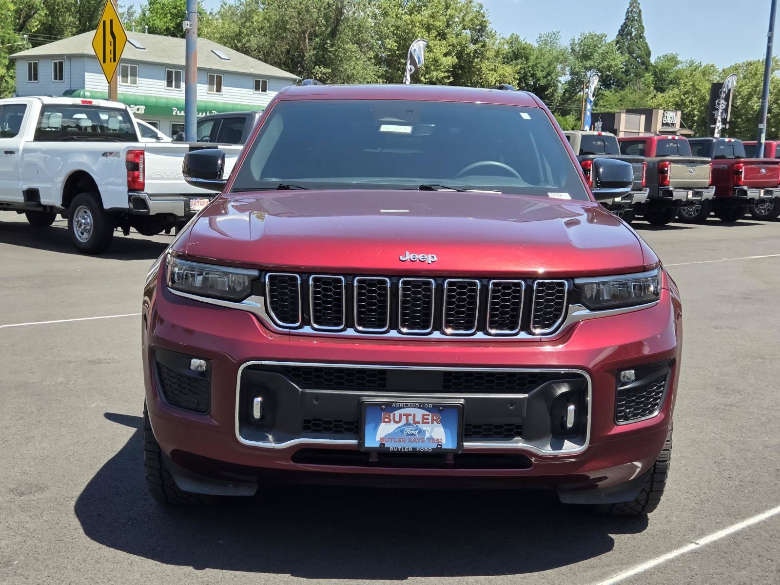 Used 2023 Jeep Grand Cherokee L Overland w/ Rear Seat Video Group I AWD/4WD image 2
