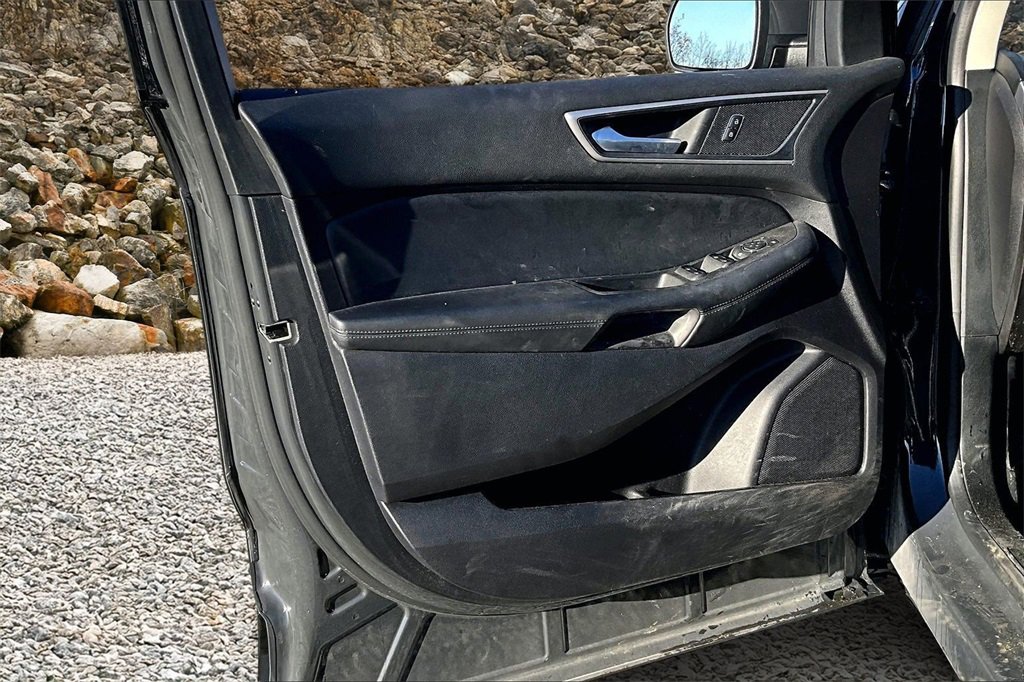 Used 2021 Ford Edge SEL image 18