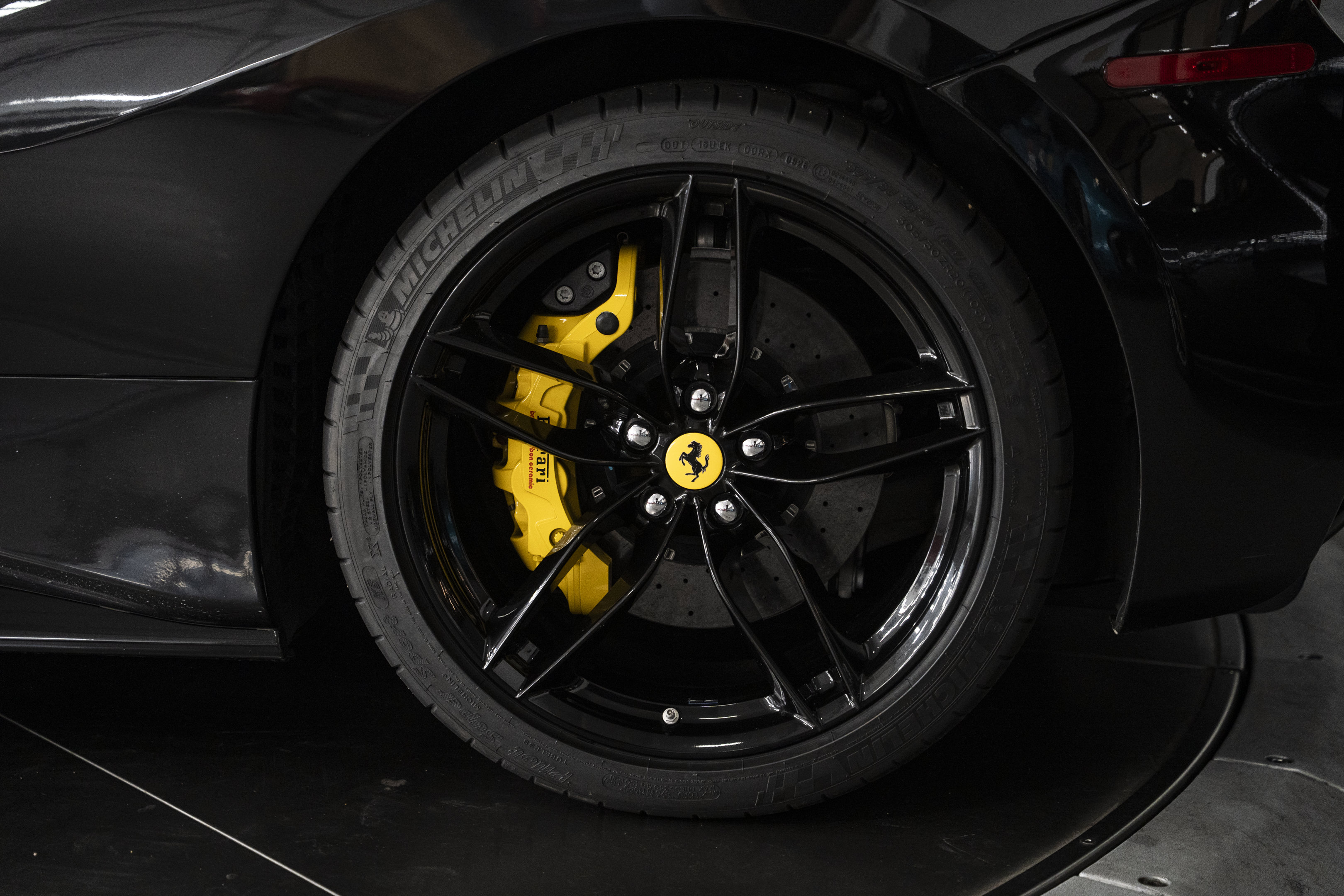 Used 2016 Ferrari 488 GTB RWD image 16