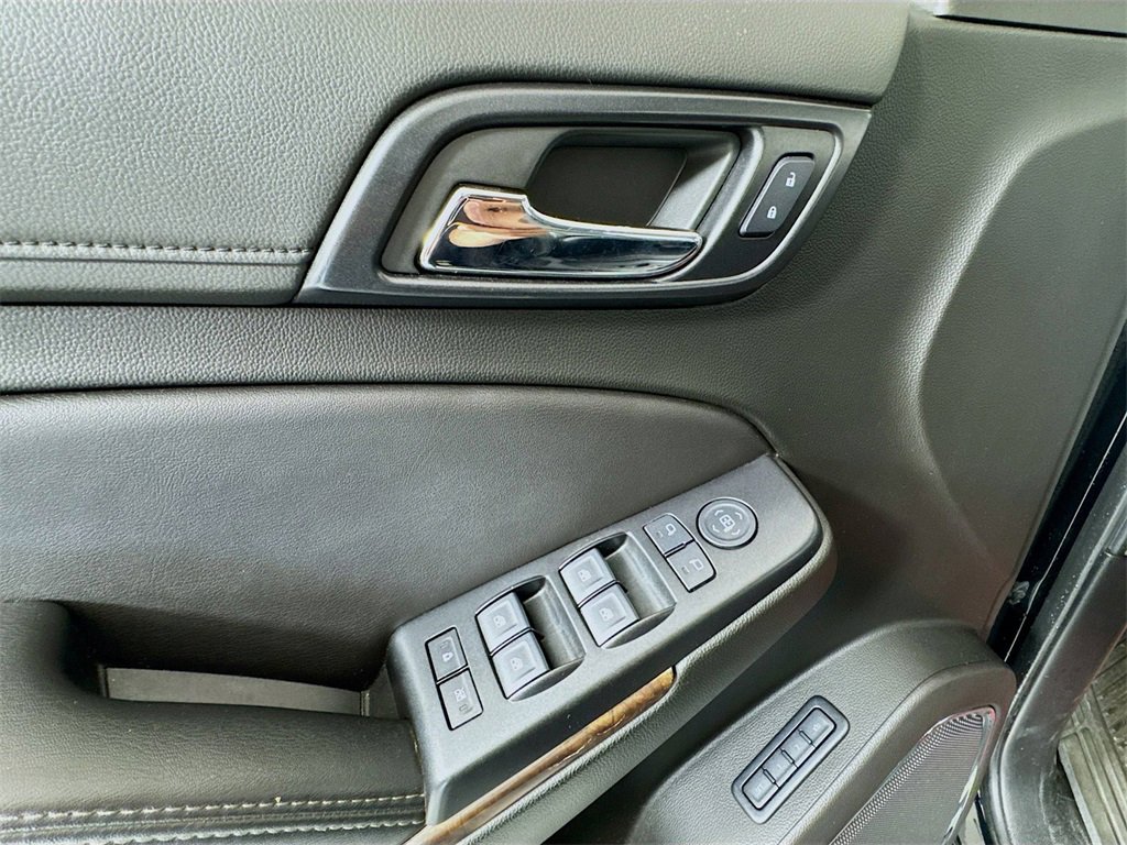 Used 2020 Chevrolet Suburban LT image 16