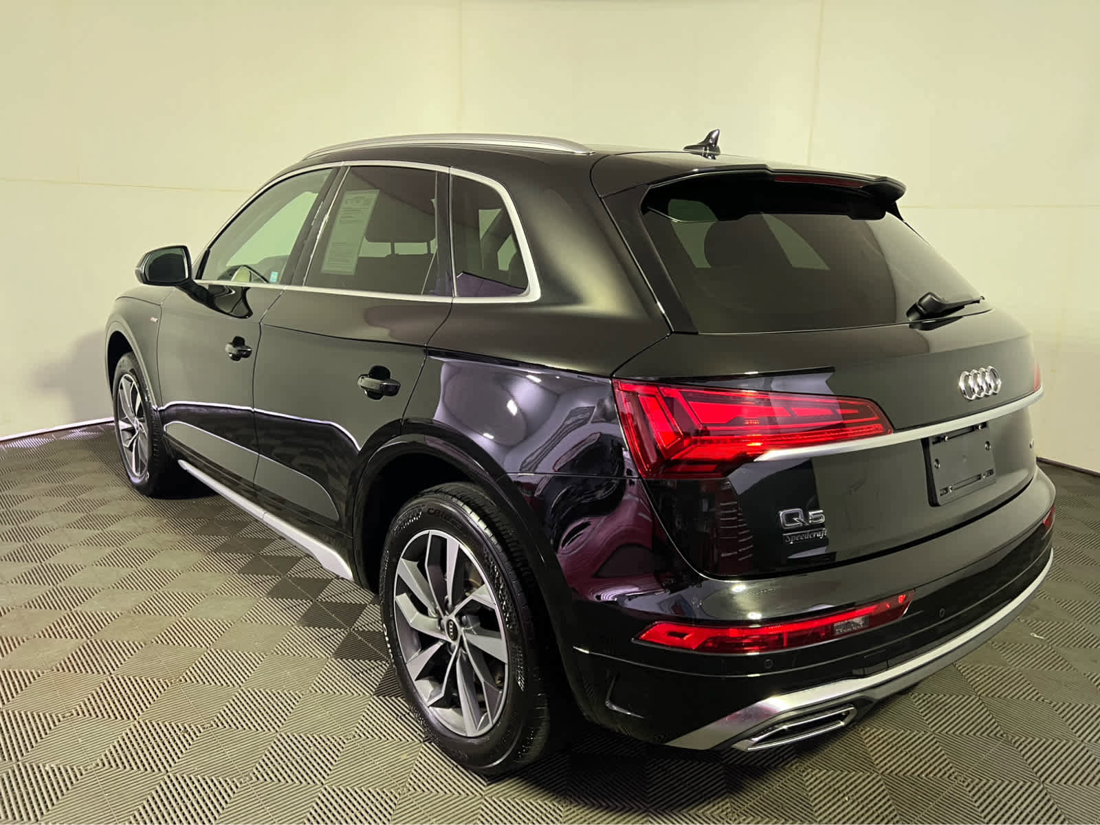 Used 2023 Audi Q5 2.0T Premium Plus w/ Premium Plus Package AWD/4WD image 5