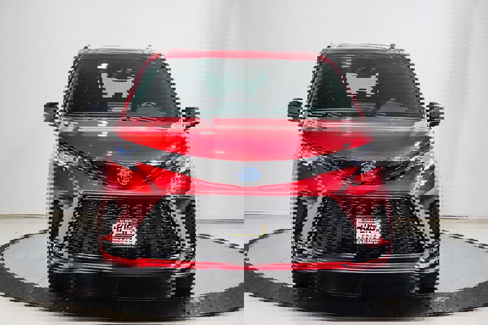 Used 2025 Toyota Sienna XSE image 6