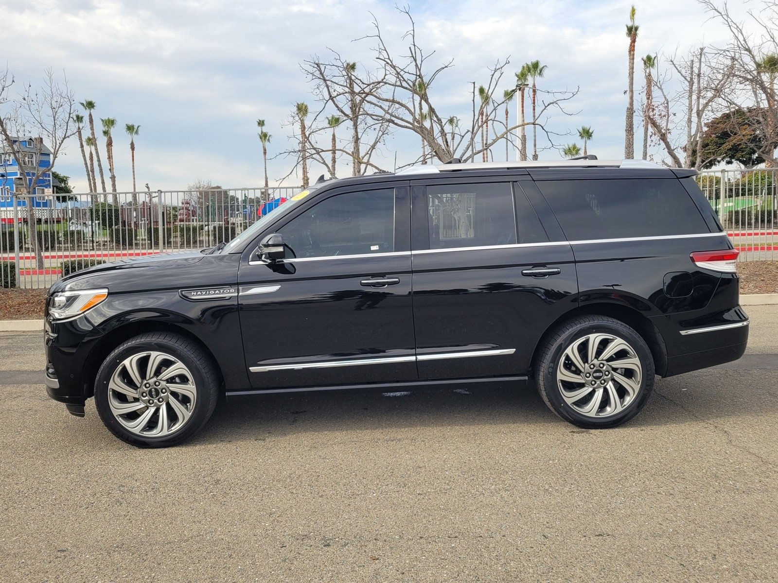 Used 2023 Lincoln Navigator Reserve image 7