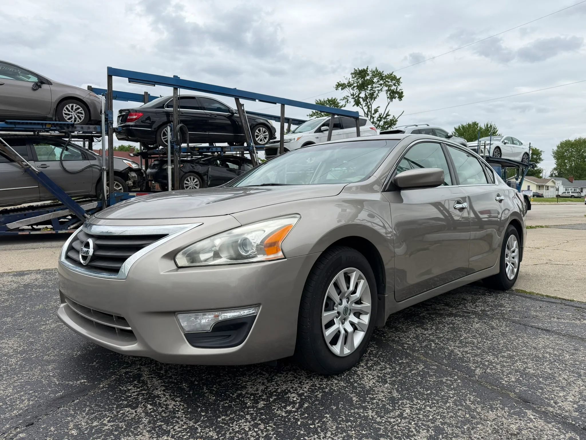 Used 2014 Nissan Altima 2.5 S w/ Display Audio Package FWD image 4
