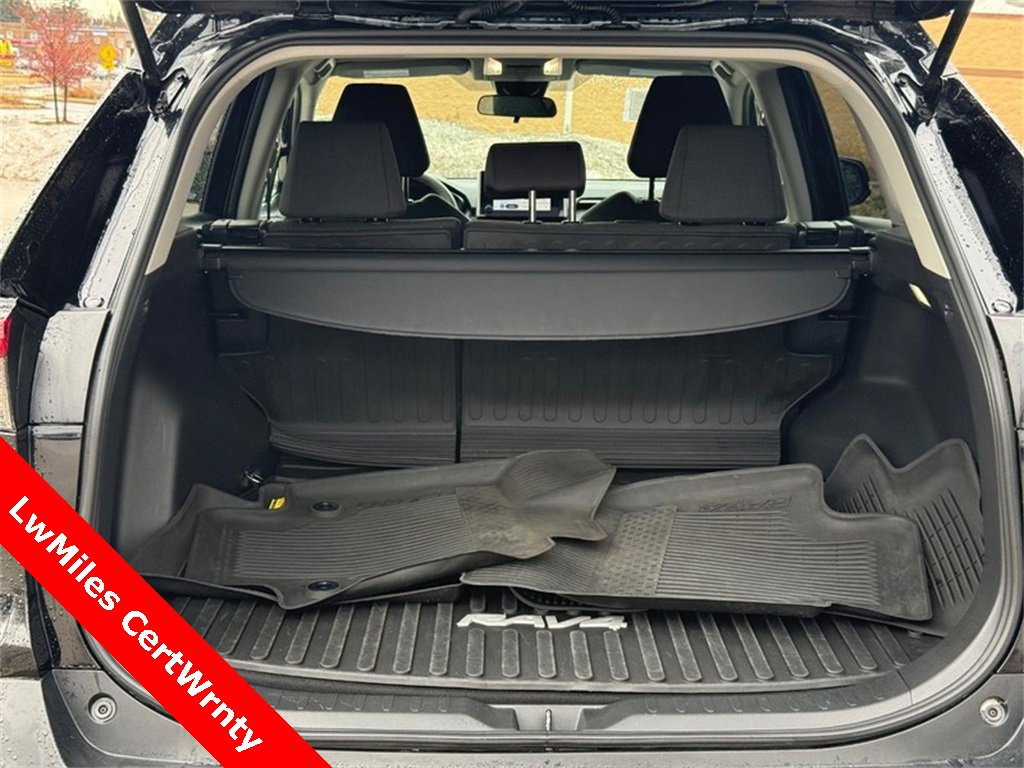 Used 2025 Toyota RAV4 LE image 9