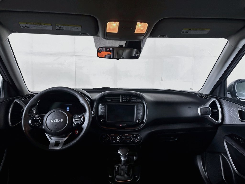 Used 2023 Kia Soul LX w/ LX Technology Package FWD image 12