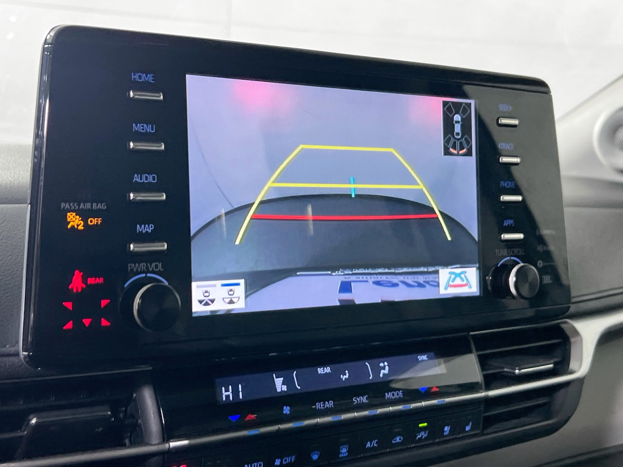 Used 2022 Toyota Sienna Limited image 14