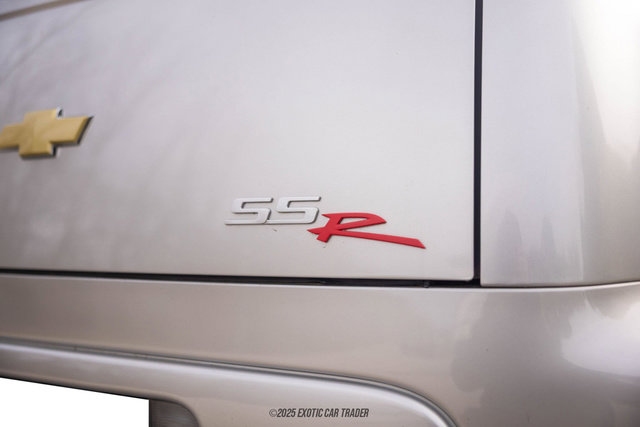 Used 2005 Chevrolet SSR w/ Preferred Equipment Group image 81