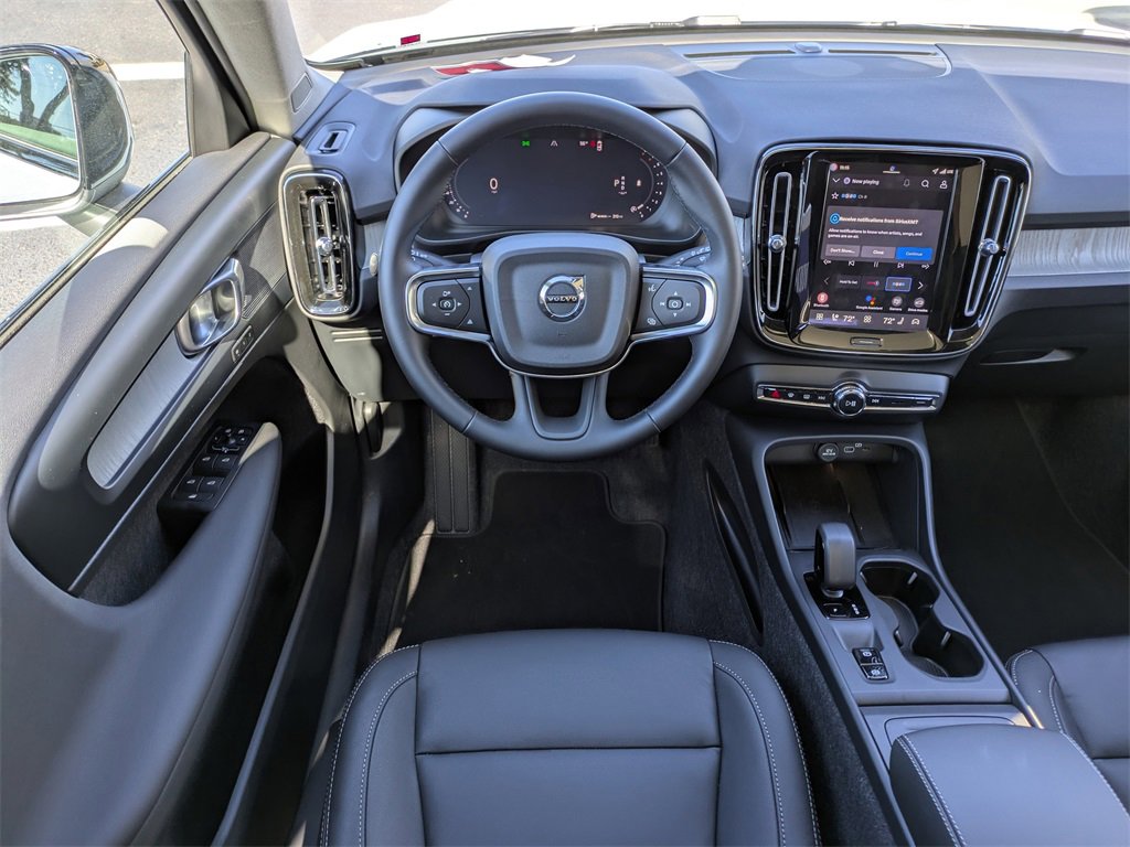 Used 2026 Volvo XC40 B4 Core image 18