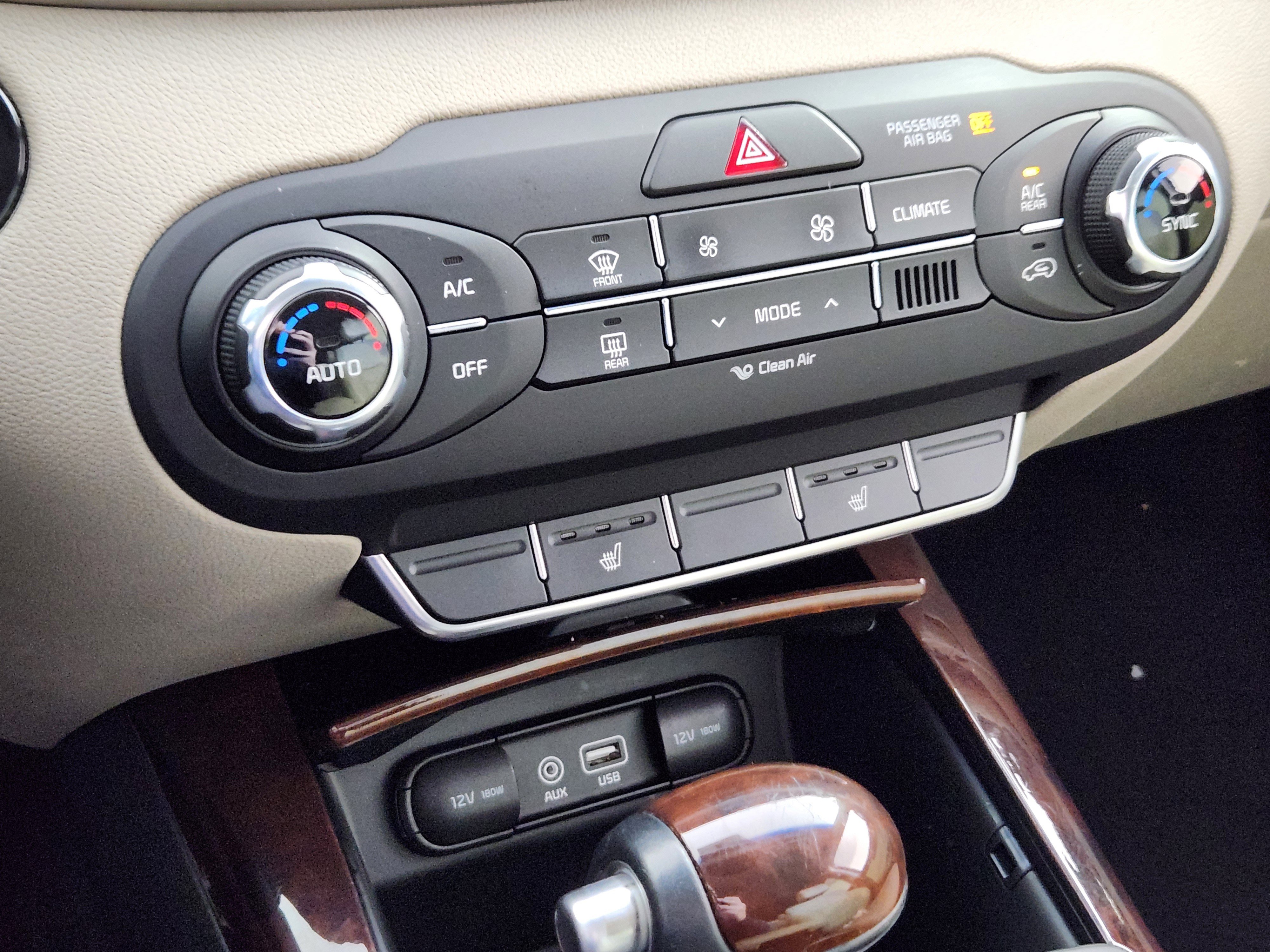 Used 2017 Kia Sorento EX image 24