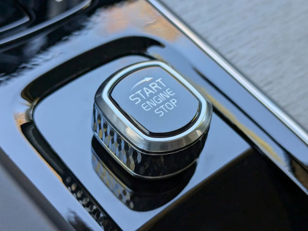 New 2025 Volvo XC60 B5 Plus w/ Climate Package image 29