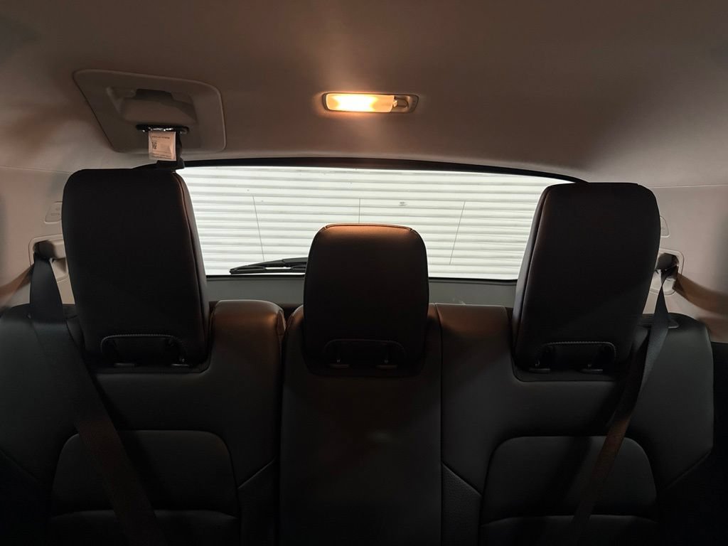 Used 2025 Nissan Pathfinder SL w/ Black Appearance Package FWD image 17