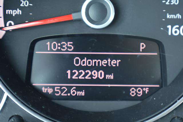 Used 2015 Volkswagen Beetle 1.8T Classic FWD image 2