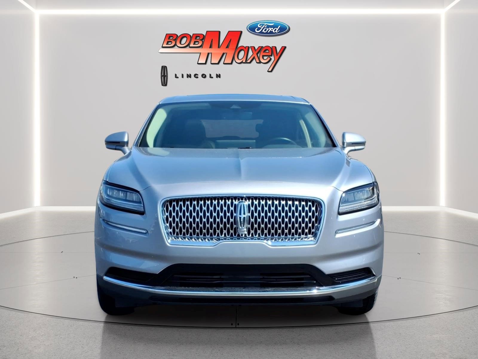 Used 2023 Lincoln Nautilus Reserve w/ Cargo Utility Package AWD/4WD image 2
