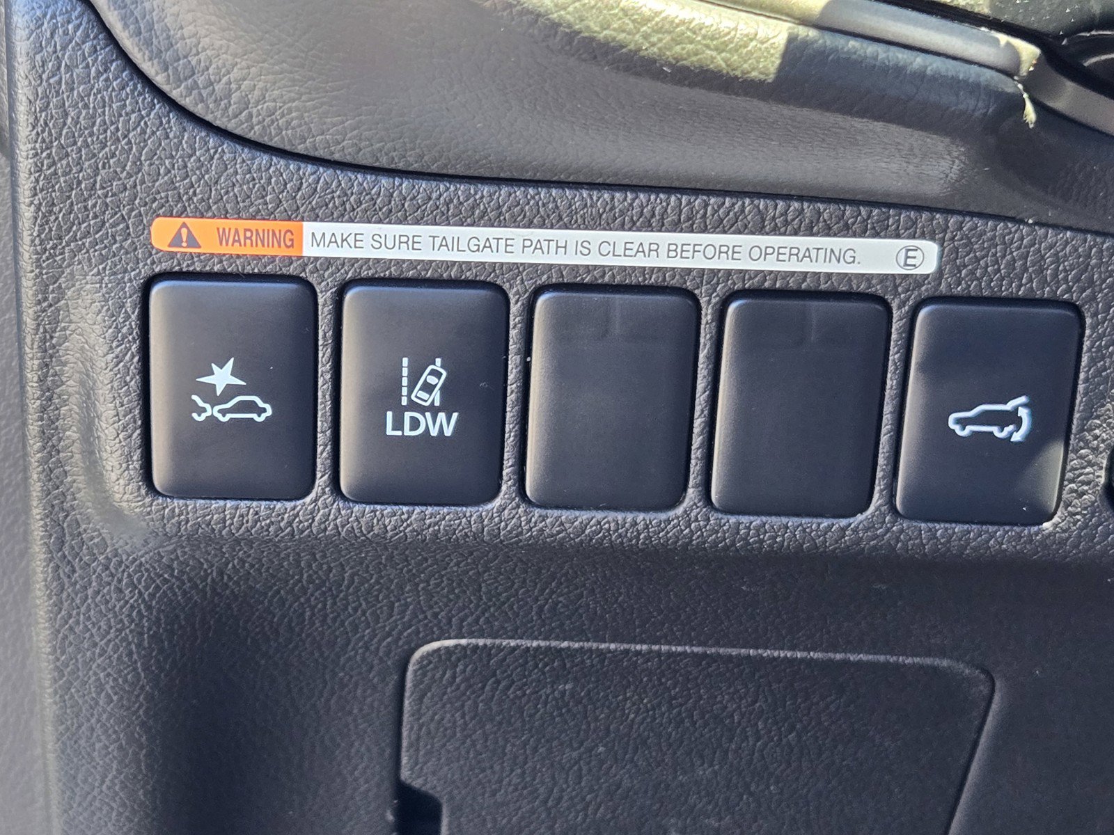 Used 2018 Mitsubishi Outlander 4WD Plug-In Hybrid image 25