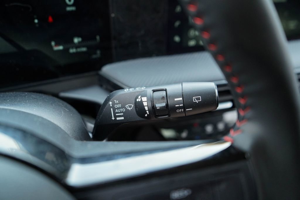 Used 2025 Nissan Kicks SR w/ SR Premium Package image 29