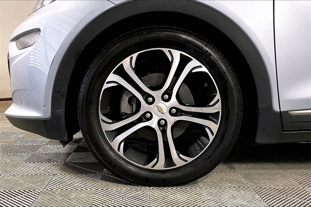 Used 2018 Chevrolet Bolt Premier w/ Driver Confidence II Package image 14