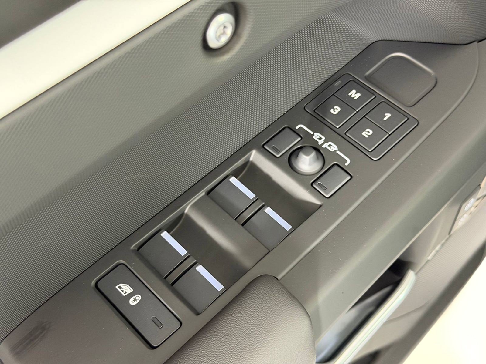Used 2026 Land Rover Defender 110 S AWD/4WD image 21