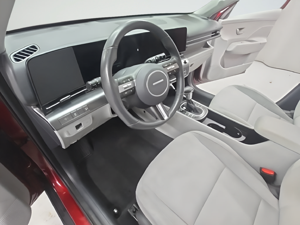 Used 2025 Hyundai Kona SEL FWD image 14