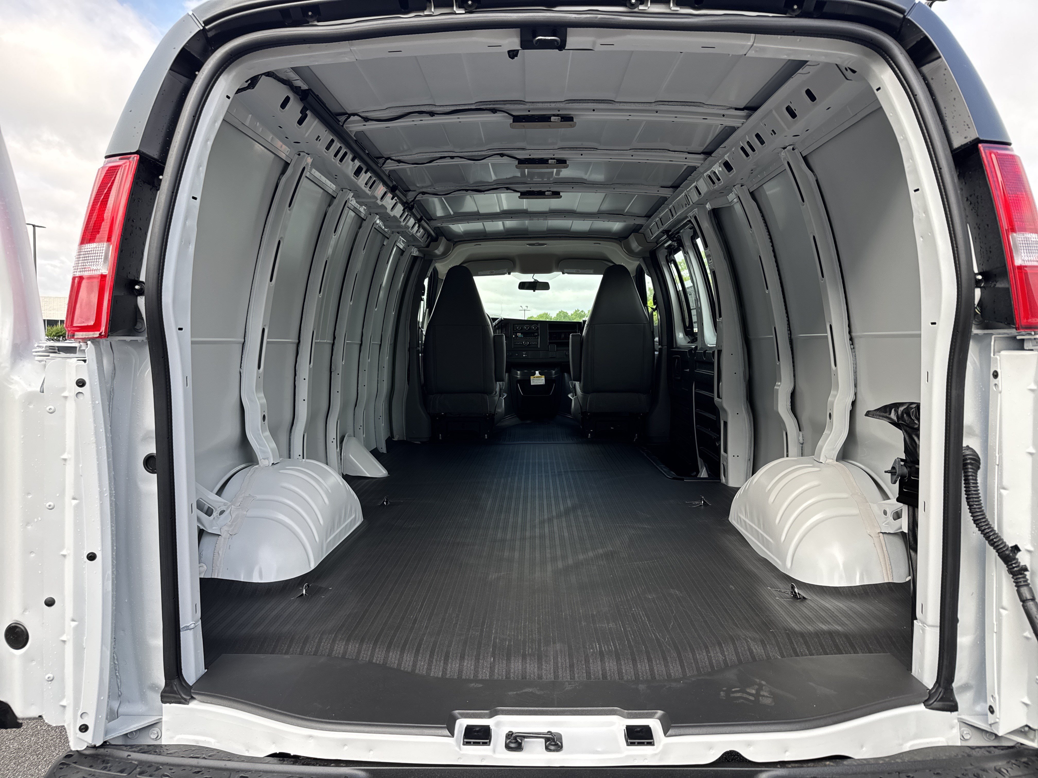 New 2026 GMC Savana 3500 Extended w/ Driver Convenience Package RWD image 27