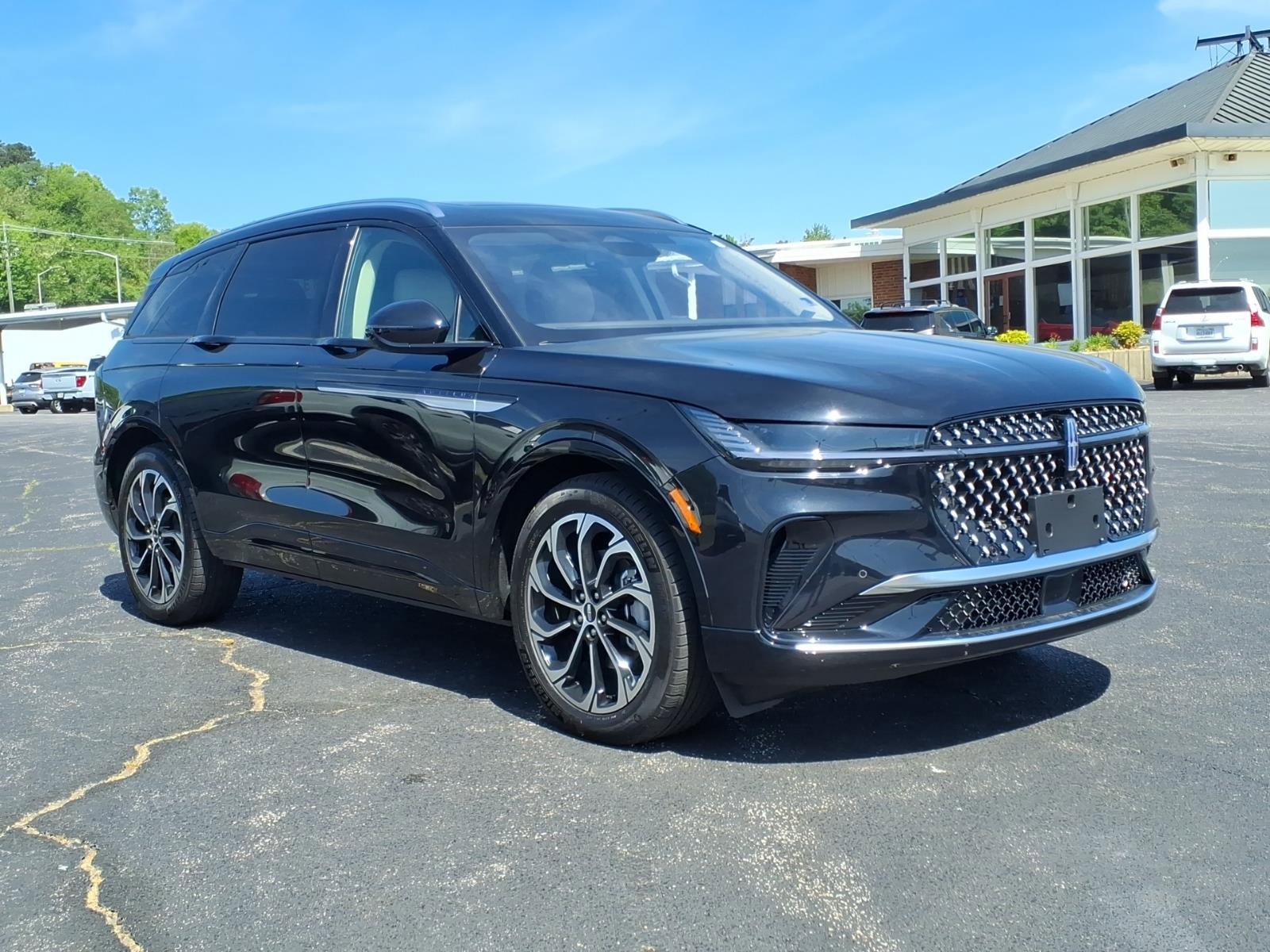 Used 2025 Lincoln Nautilus Reserve AWD/4WD image 2