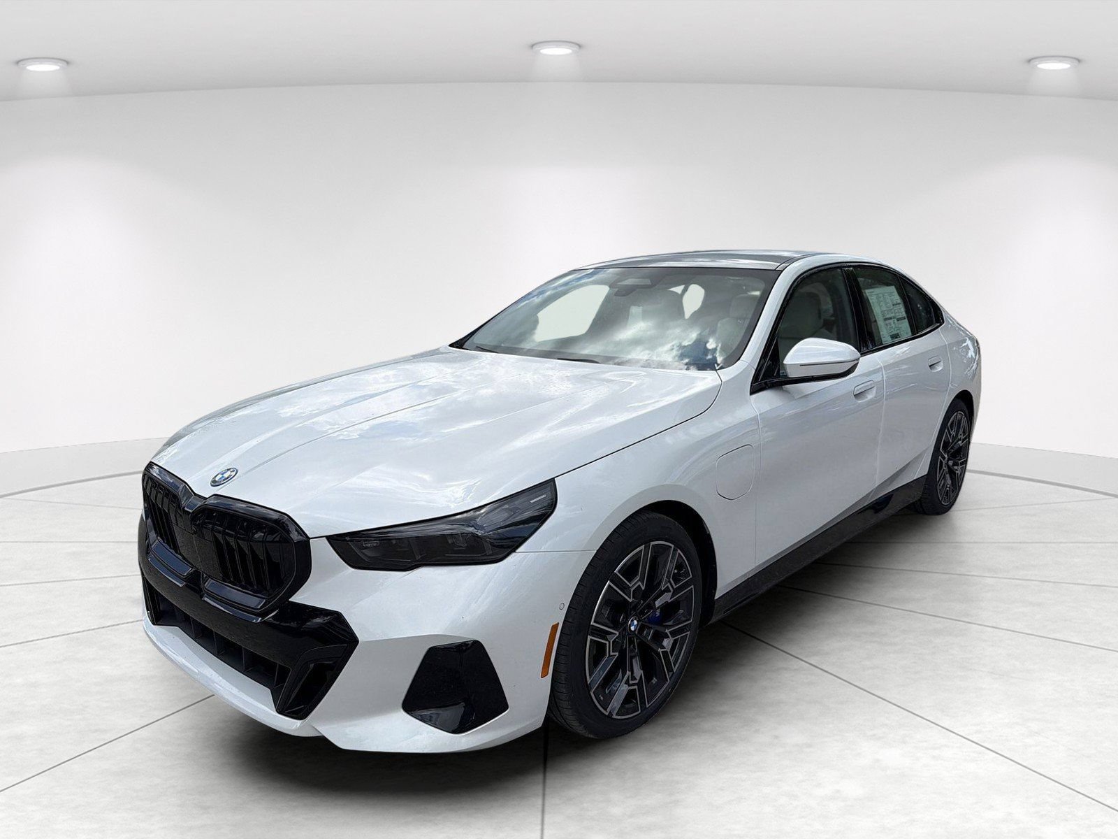 New 2027 BMW 550e xDrive AWD/4WD image 8