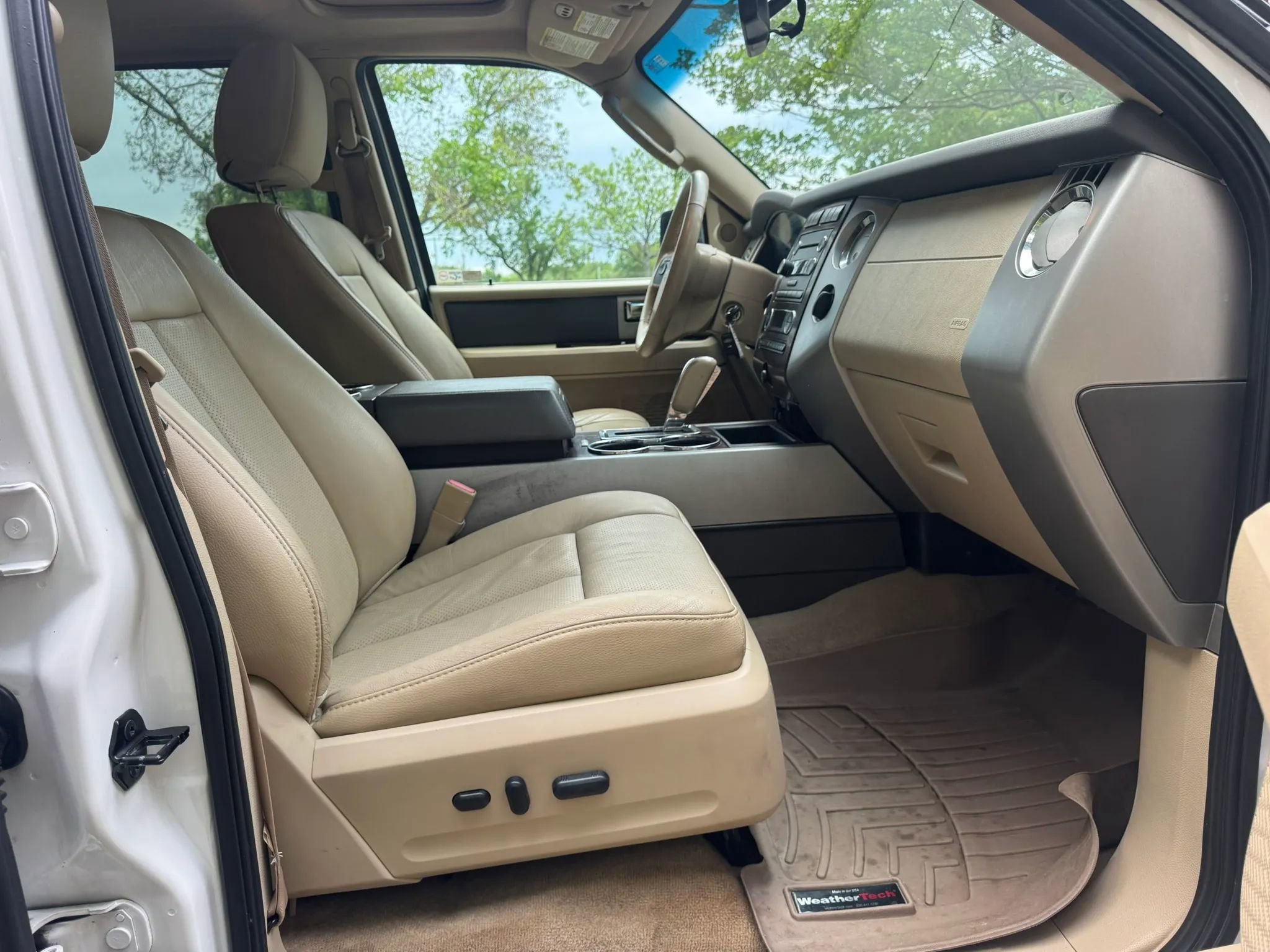 Used 2014 Ford Expedition XLT w/ Equipment Group 202A AWD/4WD image 20