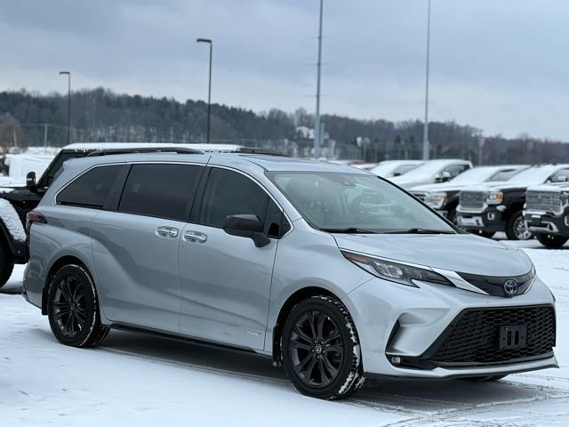 Used 2021 Toyota Sienna XSE image 36