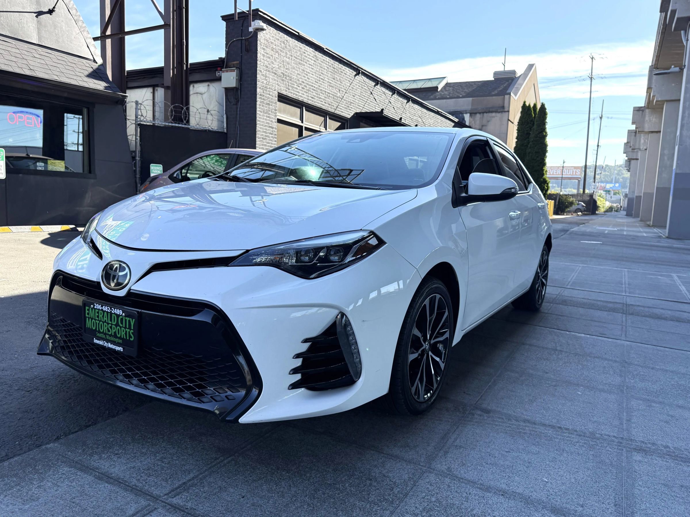 Used 2017 Toyota Corolla SE image 1