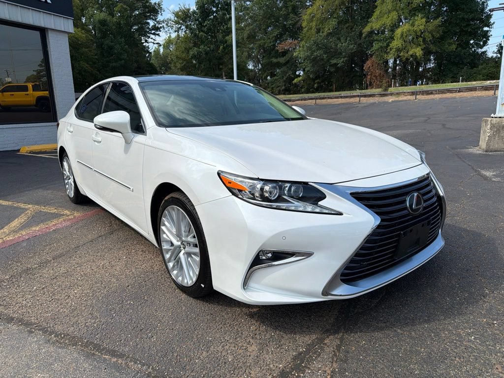 Used 2018 Lexus ES 350 w/ Ultra Luxury Package FWD image 4