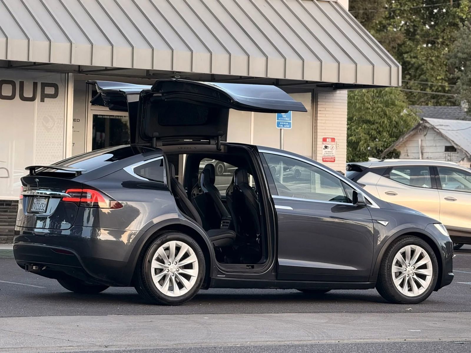 Used 2016 Tesla Model X 75D AWD/4WD image 8