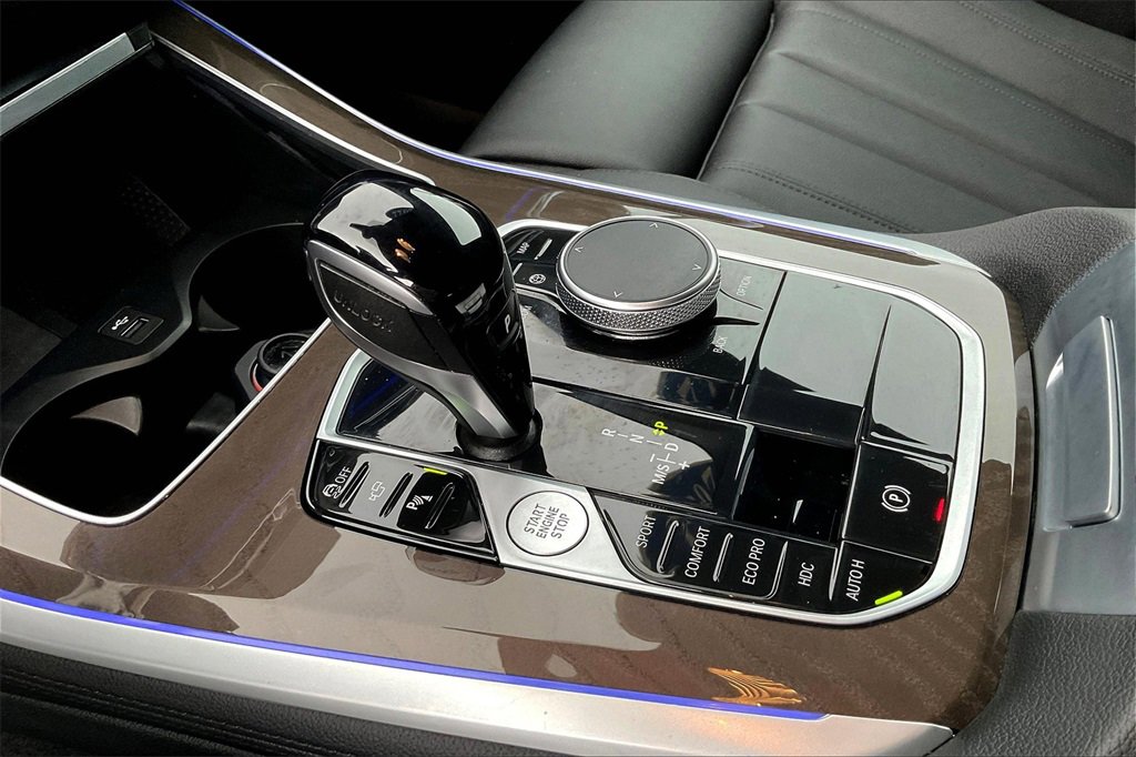 Used 2022 BMW X5 xDrive40i w/ Parking Assistance Package image 15