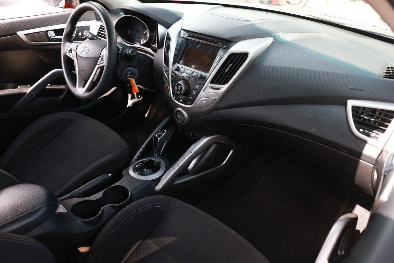 Used 2016 Hyundai Veloster FWD image 16