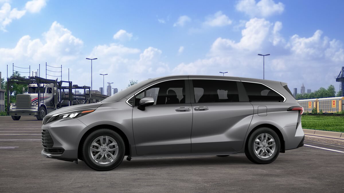 New 2026 Toyota Sienna LE FWD image 3