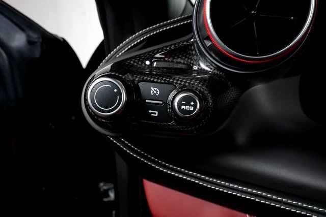 Used 2022 Ferrari F8 Tributo image 39