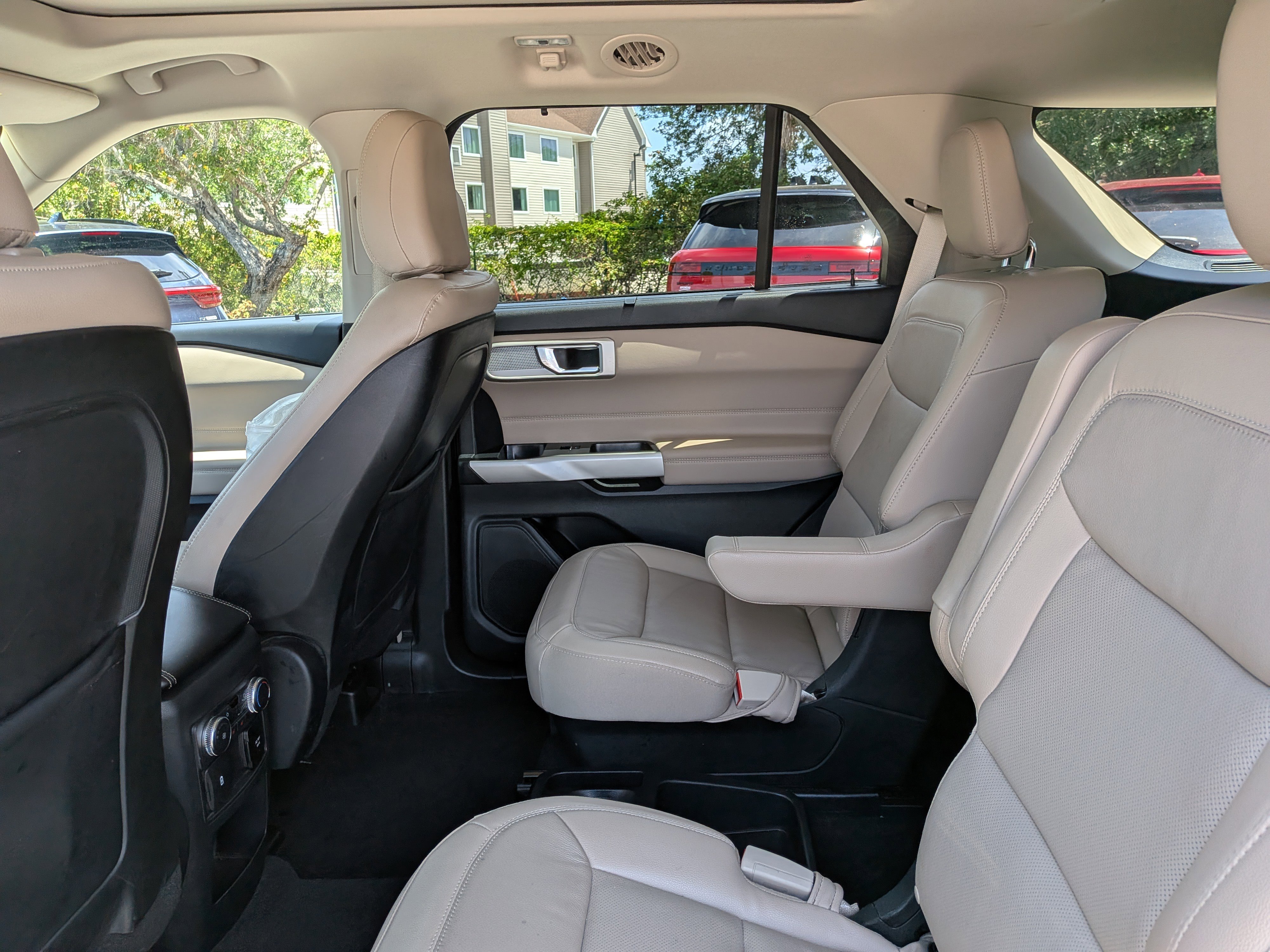 Used 2020 Ford Explorer Limited w/ Class III Trailer Tow Package image 15