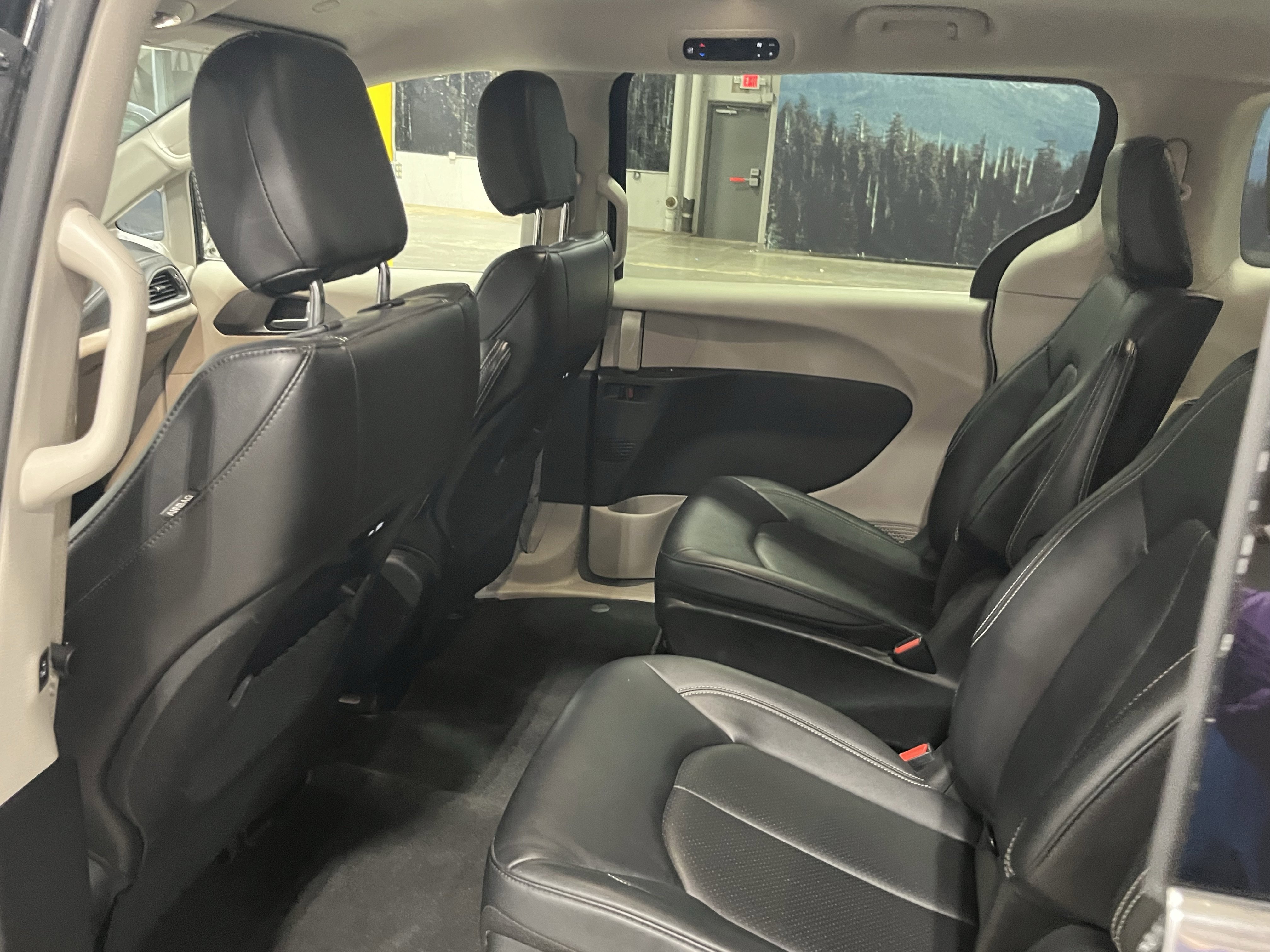 Used 2024 Chrysler Pacifica Select image 14