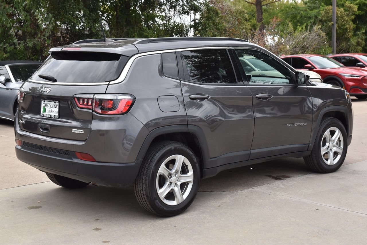 Used 2024 Jeep Compass Latitude AWD/4WD image 7