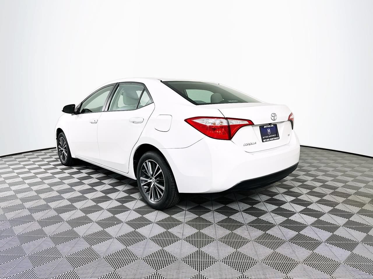 Used 2016 Toyota Corolla LE FWD image 12