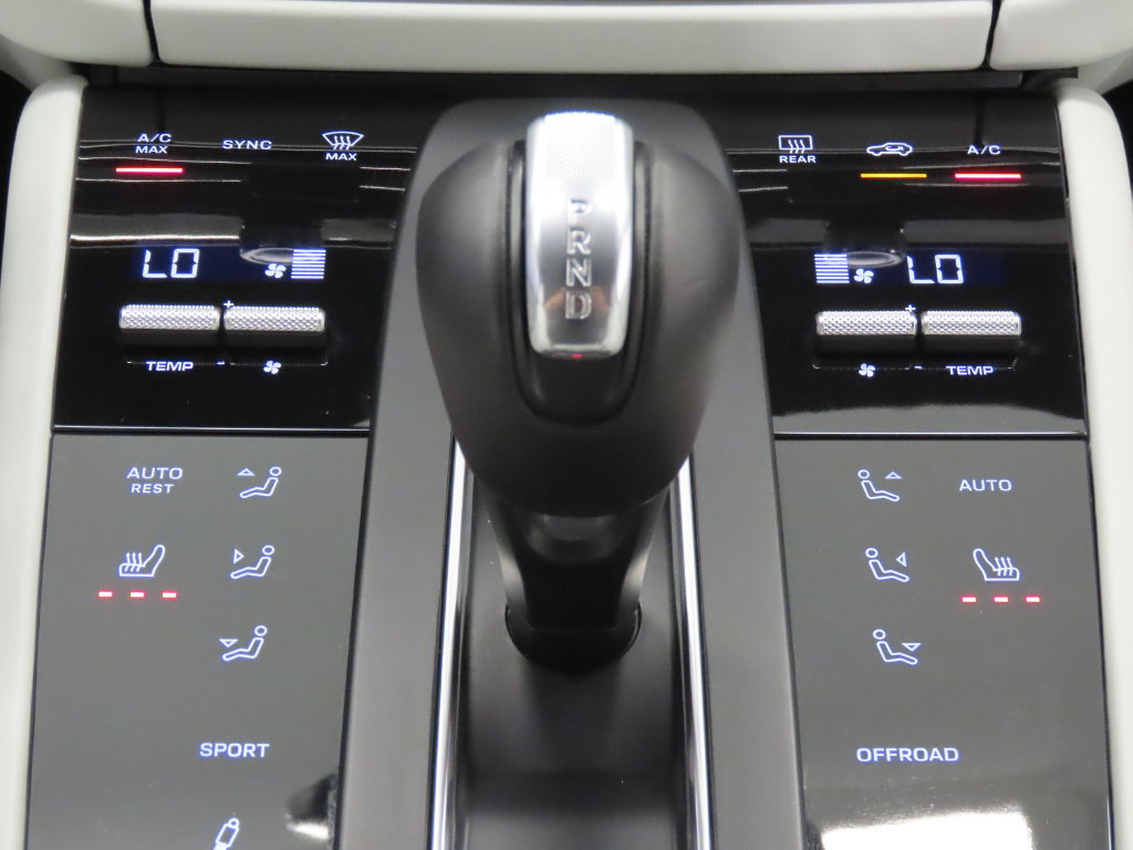 Certified 2023 Porsche Macan S AWD/4WD image 26